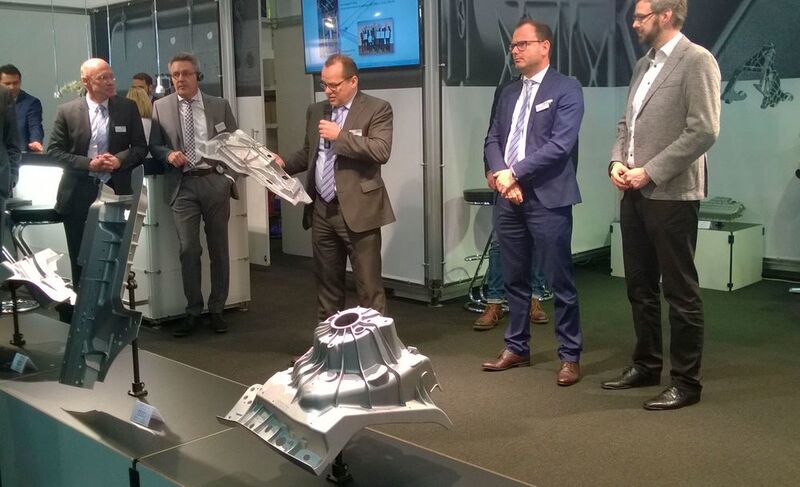 DGS Druckguss Systeme AG has won 1st prize in the aluminium die casting competition. CEO Andreas Müller proudly presents the cast connection piece, which has become 19 % lighter than a sheet metal shell construction... (D.Quitter/konstruktionspraxis)