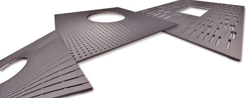 Bild 2: Aufgrund des anspruchsvollen Designs dieser Bodenplatten ist die gießtechnische Herstellung eine Herausforderung. Die Plattenherstellung erfolgt in Kleinserien im Handformguss.  (Bild: Hess)