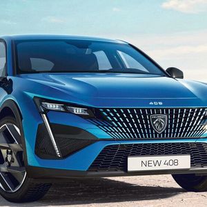 Das Design des neuen 408 fällt auf und wirkt selbstbewusst.(Bild:  Stellantis)