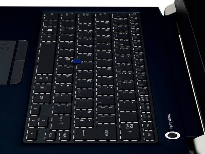 Das flache Keyboard bietet eine Hintergrundbeleuchtung. Bis auf die zu kleinen Cursortasten ist das Keyboard ordentlich dimensioniert. (Toshiba)