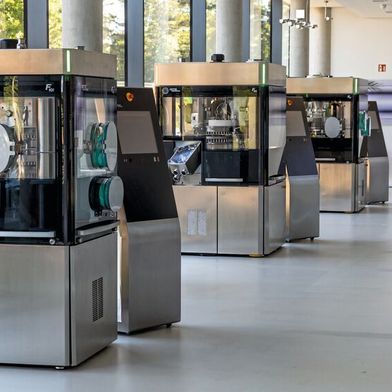 Schluss mit der Charge, her mit dem Kontiprozess! Fette Compacting läuft sich für die Pharmaproduktion von morgen warm. (Bild: Fette Compacting)