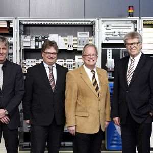 Freuen sich auf die Zusammenarbeit: Dr. Thomas Steffen, Rolf von Kiesling, Jens von Kiesling, Friedhelm Loh (v.l.).