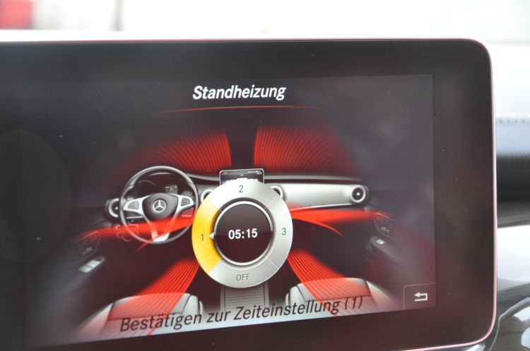 Über den Bordcomputer lassen sich nicht nur die Eigenschaften des Fahrzeugs steuern... (Foto: Richter)