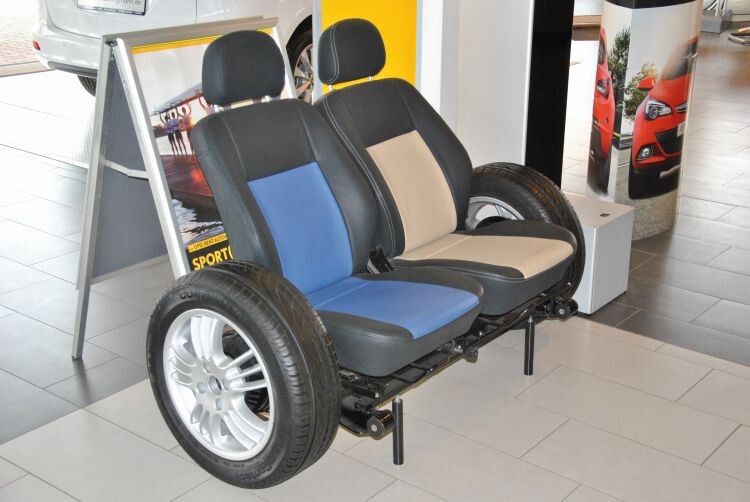 Garantiert in keinem Hersteller-Katalog zu finden: Pfiffige Sitzgelegenheit im Wartebereich. (Foto: Dominsky)