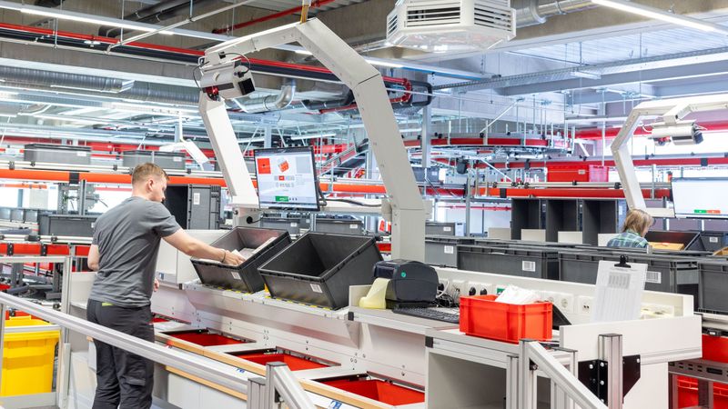 Umfassende Projekte wie dieses hochautomatisierte Intralogistik-System werden mit der P´X-Industry Solution in 3D geplant.(Bild:  Perspectix)