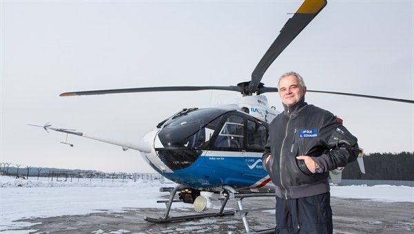 Seit zehn Jahren ist Uwe Göhman Testpilot eines Hubschraubers, der zu einem fliegenden Simulator ausgebaut wurde. (DLR)