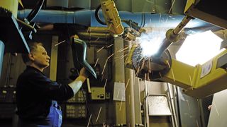 Bronze-Auftragsschweißen der Hydraulik-Zylinderkolben bei Hänchen  (Bild: Hänchen)