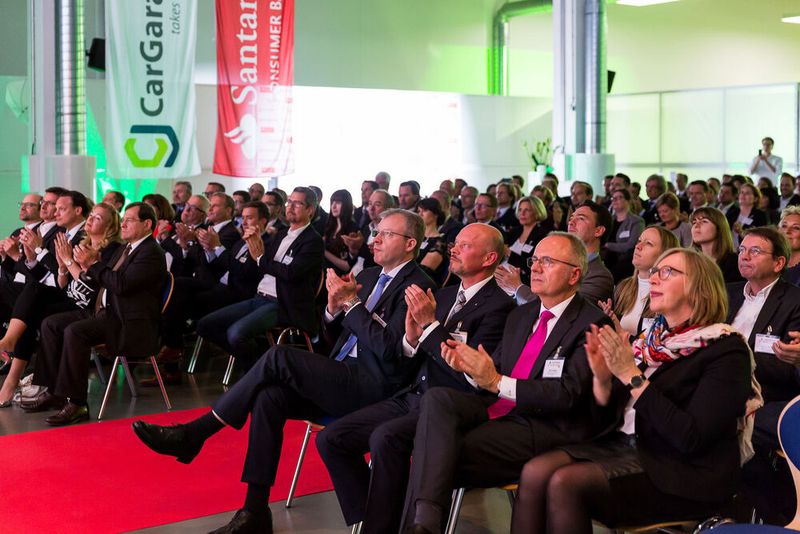 ... die seinen Ausführungen aufmerksam lauschten. (Bild: Stefan Bausewein)