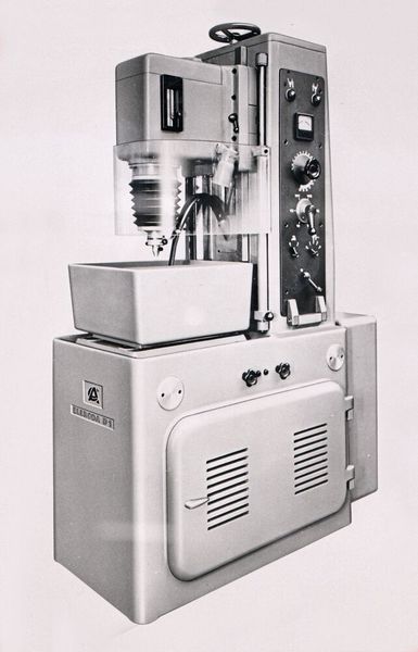 Die Eleroda-Baureihe gehörte mit zu den ersten industriell nutzbaren Senkerodiermaschinen. (Bild: GF Machining Solutions)