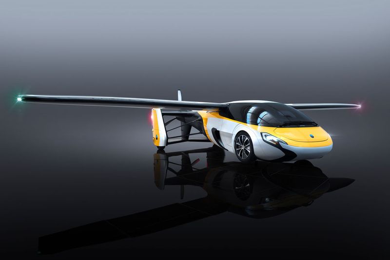 Die slowakische Firma Aeromobil hat das Aeromobil 2.5 entwickelt. Es wiegt gerade einmal 450 Kilogramm und bringt als Auto 160 km/h auf den Asphalt, als Flugzeug kann es beim Start bis auf 200 Stundenkilometer beschleunigen. Die Reichweite in der Luft beträgt 700 Kilometer. (Bild: Terrafugia)