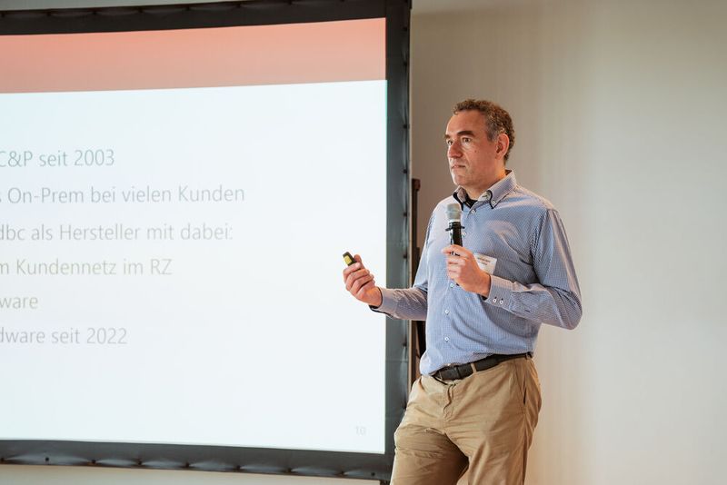 Gerd von Egidy (Intra2net) stellt „Das VPN von morgen - Wireguard“ vor. (Bild: C & P Capeletti & Perl)