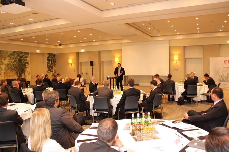 Horst Reichardt (Freudenberg IT) erörterte in der ersten Keynote die Rolle der IT im Industrie-4.0-Zeitalter.  (Bild: IT-BUSINESS)