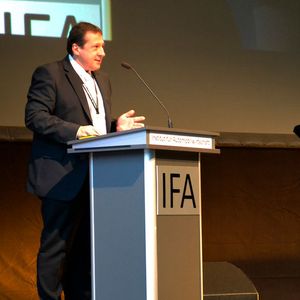 Professor Andreas Frey, Rektor der Hochschule für Wirtschaft und Umwelt Nürtingen/Geislingen, sprach ein Grußwort an die Gäste des IFA-Kongresses.(Bild:  Seyerlein)