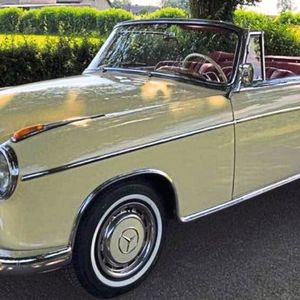 10.000 Euro Belohnung zur Wiederauffindung seines Oldies hat der Eigentümer dieses Mercedes 220 SE Cabriolet ausgesetzt. Das Fahrzeug wurde ihm vor einem Jahr aus einem Garagenpark gestohlen.(Bild:  Micare PS)