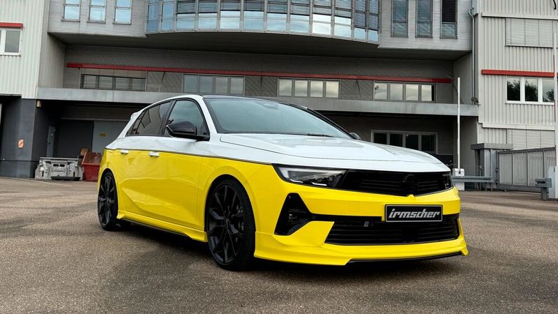 Die charakteristische gelb-weiße Lackierung macht den Astra i 2000 zum Blickfang und weckt Erinnerungen an den legendären Ascona-Klassiker aus den 1980er Jahren.(Bild:  Irmscher)