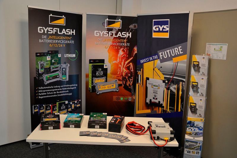 Ein weiterer Tourförderer war die Firma GYS, ein Spezialist für Schweiß- und Batterieladetechnik. (Bild: Dotzler, Dominsky, Lacher, Maderner, Michel, Rosenow, Schweitzer/»kfz-betrieb“)