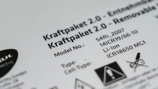 Ein unterschätztes Risiko in vielen Unternehmen ist der Brandschutz für Batterien. (Bild: frei lizenziert/Kumpan Electric on Unsplash)