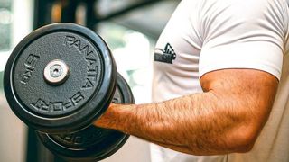 Kraftsport bringt dickere Oberarme, geht aber auf Kosten der Ausdauer (Symbolbild). (gemeinfrei, victorious_fit)