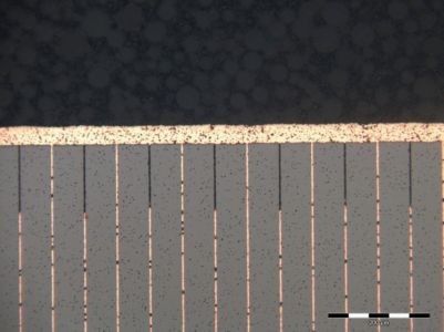 Bild 1: Schnitt durch einen EPCOS Kupfer-Piezo-Aktuator der dritten Generation. Durch selektives Ätzen der Isolationsschichten wird ein höheres aktives Volumen erzielt. (Bild: EPCOS)