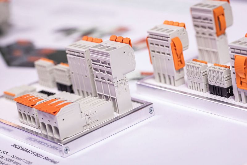 16. Anwenderkongress Steckverbinder: Der Tag 2 auf dem Steckverbinderkongress 2022 hatte den Themenschwerpunkt auf Oberflächen und Werkstoffen. Das umfasste die Konfektion Schwerer Steckverbinder für den Schaltschrankbau ebenso wie Hochstromkontakte für die E-Mobilität und funktionalisierte Oberflächen im Einsatz auf der ISS im Weltraum. (Bild: Elektronikpraxis)