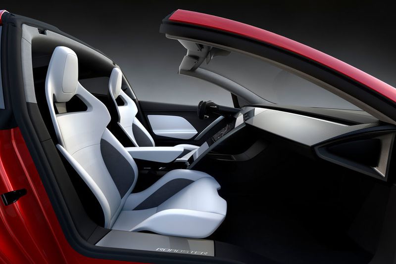 Im Innenraum wird es Tesla-typisch reduziert zugehen, ... (Tesla)