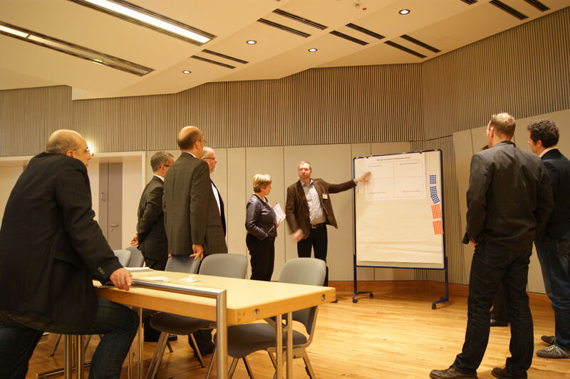 Arbeitsgruppen diskutieren eigene Ergebnisse (Foto: mk)