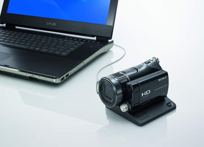 HDMI sorgt bei Sonys HDR-CX11E für den Anschluss an einen Fernseher oder ein Notebook. (Archiv: Vogel Business Media)