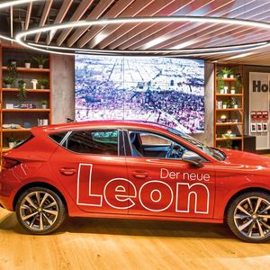 Zu sehen sind dort künftig wechselnde Automodelle von Seat und Cupra, insbesondere natürlich Neuheiten.(Bild: Seat)