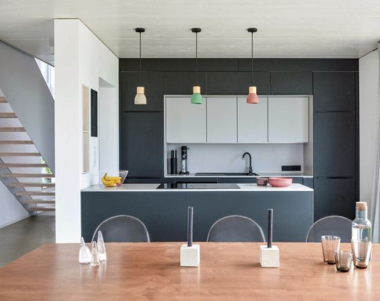 (Offener Wohn-, Ess- und Kochbereich. Bild: Bohl Architekten, Wolfhagen)