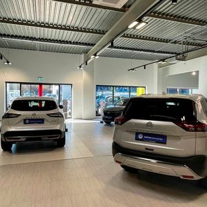 Der Händler präsentiert Pkw und Nutzfahrzeuge der japanischen Marke auf einer Fläche von 325 Quadratmetern. (Bild:  Nissan)