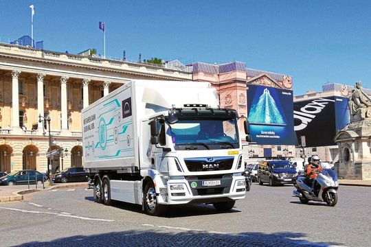 Leise und sauber durch die Großstadt: elektrische Verteiler-Lkws wie der MAN E-TGM dürften sich in naher Zukunft auf dem Nutzfahrzeugmarkt etablieren.(Bild:  MAN)