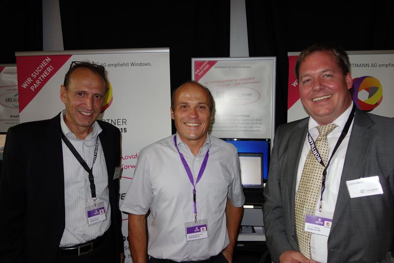 (l.) Guido Ganser und (r.) Ulrich Mertz, Rangee, sind mit der Betreuung von Andreas Barkowski, Wortmann, top zufrieden. (Bild: IT-BUSINESS)