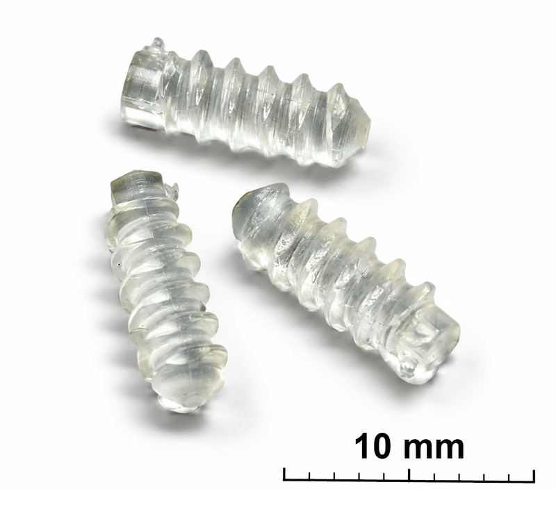 Microtornillos médicos fabricados con el polímero biorreabsorbible Resomer LR 704 S de Evonik, producidos mediante microinyección en una máquina Boy XS E con una unidad de plastificación de 8 mm y el sistema de canal caliente micro L2X-Mikro de Ewikon.(Bild:  Chico)
