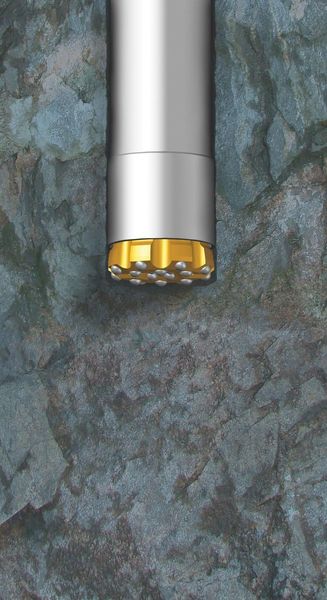 Anlagenbestandteile wie Bohrerspitze oder Bohrhammer aus hochbelastbarem, nichtrostenden Edelstahl leisten einen maßgeblichen Beitrag zur effizienten Erschließung neuer Vorkommen.  (WZV, Sandvik)