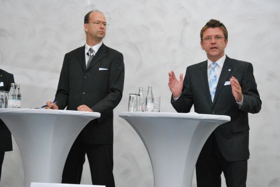 ZDK-Hauptgeschäftsführer Dr. Axel Koblitz (links) führte durch das Service-Forum. (Archiv: Vogel Business Media)