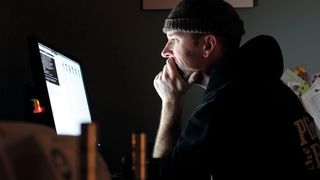 Unternehmen können die Sicherheit ihrer Systeme mit Hilfe von Hackern testen. Bonusprogramme sollen solche Tests attraktiv machen. (Late night / Mike McCune / CC BY 2.0)