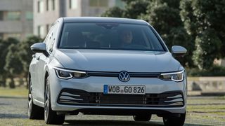 Trotz der vielen Neuerung fühlt man sich im Golf 8 von Anfang an zuhause, findet unser Autor.  (Volkswagen)