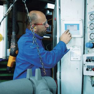 Die MDE-Monitore geben den Mitarbeitern bei Von Roll neben Soll-/Istwerten der aktuellen Produktionsdaten die relevanten Daten, die sie brauchen. Ruedy Jakober: „Mit dem Proxia-MES-System werden wir in allen Prozessen immer schneller. Es ermöglicht uns jetzt: mehr zu wissen, weniger zu erahnen.“