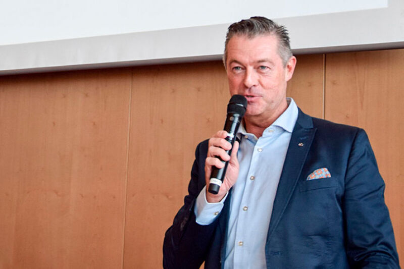 Andreas Stege ist neuer Vorstand des wiederbelebten Lexus-Resorts im THV, in das er einstimmig gewählt wurde. „Das ehrliche und bereinigte Wachstum von Lexus sollte in Einklang mit der erneuten Margenreduzierung 2018 stehen“, forderte er in seiner Antrittsrede. (THV)