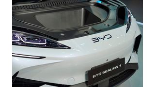 Elektroautos aus China, wie jene von BYD, werden auch in die EU eingeführt. Doch wegen den unfairen Subventionen vom Staat, die quasi zu einem unlauteren Wettbwerb führen, hat die EU 2024 Zusatzzölle erhoben. Doch nun scheint es Alternativen zu geben ... (Bild: BYD)