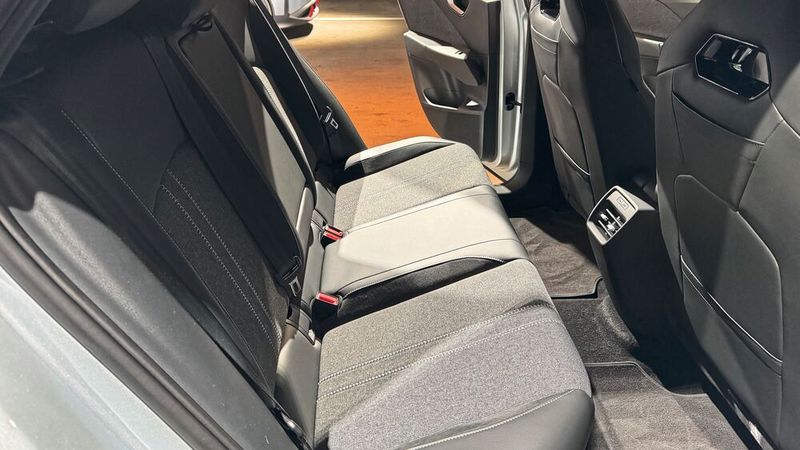 Das Platzangebot hinten wirkt ausreichend. (Bild: Achter – VCG)