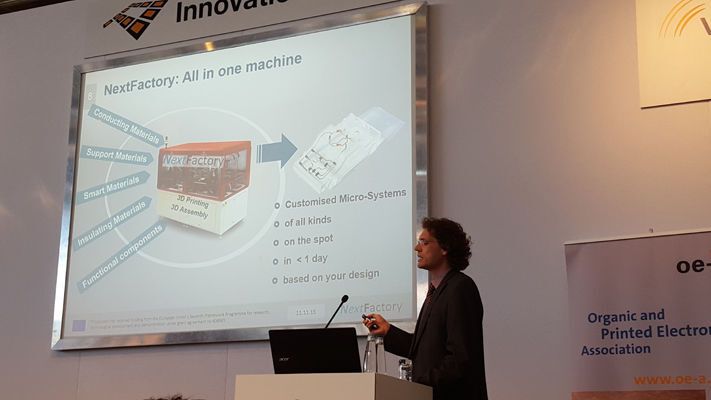 Matthias Burgard von FhG IPA präsentierte beim Innovation Forum von OE-A NextFactory, eine Lösung für maßgeschneiderte 3D Mikro-Mechatronische-Systeme aus einer Hand. (Bild: AI)