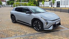 Kia hat mit dem EV4 ein gelungenes Auto für Familien auf die Räder gestellt. (Bild: Julia Mauritz – kfz-betrieb)