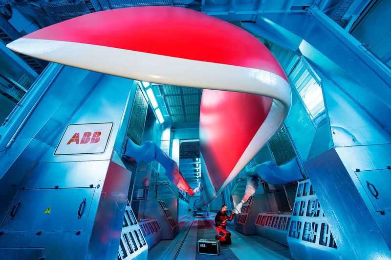 Fokusbereich 9 – Nachhaltigkeit: Die Weltbevölkerung wächst rasant - deshalb ist es notwendig, Ressourcen effizient zu nutzen. Eine intelligent automatisierte Produktion kann entscheidend dazu beitragen, unseren Verbrauch an Energie und natürlichen Ressourcen zu minimieren - auf dem Weg zu einer klimaneutralen Wirtschaft. Flexible Robotersysteme ebnen den Weg für eine kundennahe Produktion von Waren. (Bild: ABB)