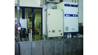 Die zentrale Kühlschmierstoffanlage versorgt bis zu 20 Werkzeugmaschinen. Bild: Kuttkat (Archiv: Vogel Business Media)