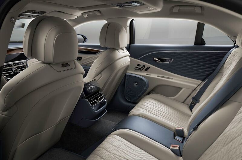 Zwischen den Vordersitzen gibt es ein Kontroll-Touchscreen für die Fondgäste. (Bentley)
