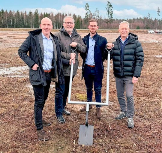 Groundbreaking in Värnamo (from left):  Bengt Rimark, Torbjörn Egerhag, Simon Vestlund, Dan Hagström looking forward to the new Competence Centre at Bredasten.(Source:  Feddersen)