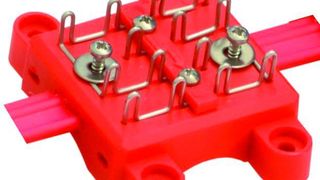 Die hochspannungsführenden Zinken dringen durch das Fell bis auf die Haut des Tieres. (Foto: K&K Handelsgesellschaft mbH)