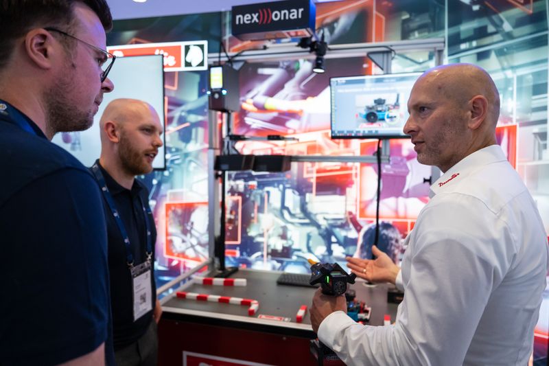 Der fachliche Austausch zwischen Besucher und Aussteller ist das, was die Schraubtec ausmacht. (Bild: PHOTOVISION-DH GmbH)