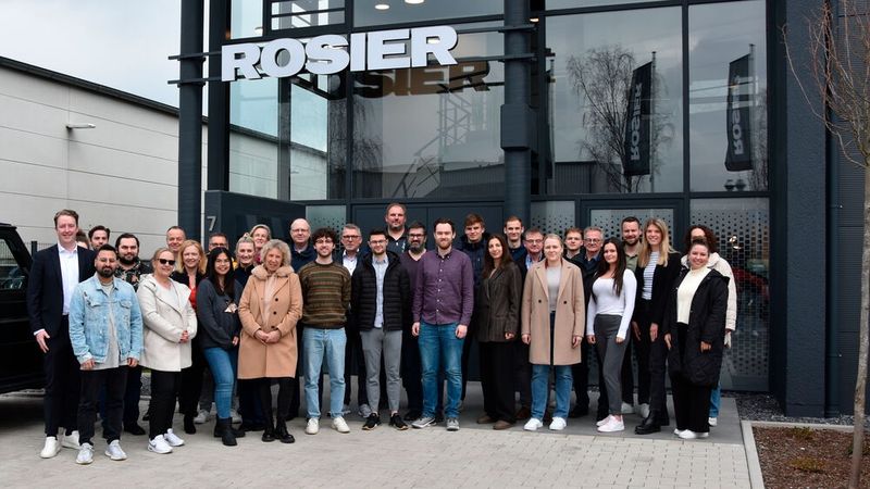 Das Rosier-Team ist aktiv in das Sponsoring eingebunden. Beispielsweise sind Mitarbeiter bei Spielershootings mit dabei. (Bild: Simon – VCG)